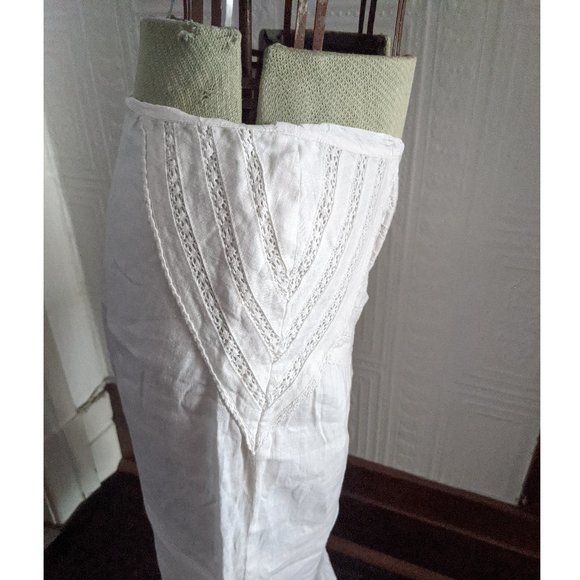 Romantic white linen pencil fishtail skirt with lace details - Picture 11 of 15